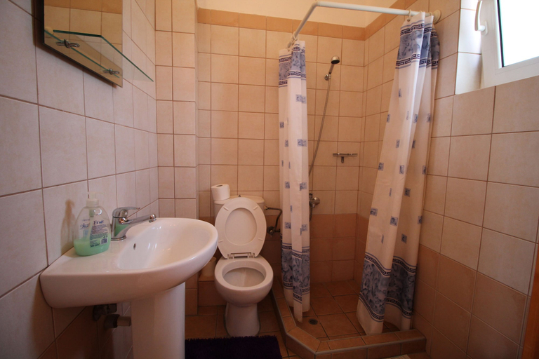 Bathroom 3, Alexis Apartments, Crete
