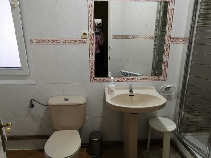 Bathroom 5, Hospedaje Menendez Pelayo, Cantabria