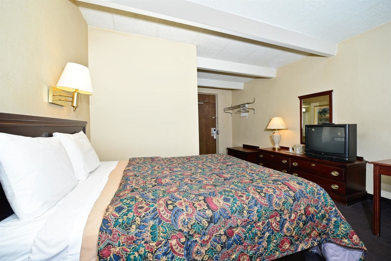 Bedroom 3, Americas Best Value Inn Phillipsburg, Warren