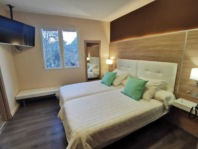 Bedroom 3, Rose des Pyrénées, Aude