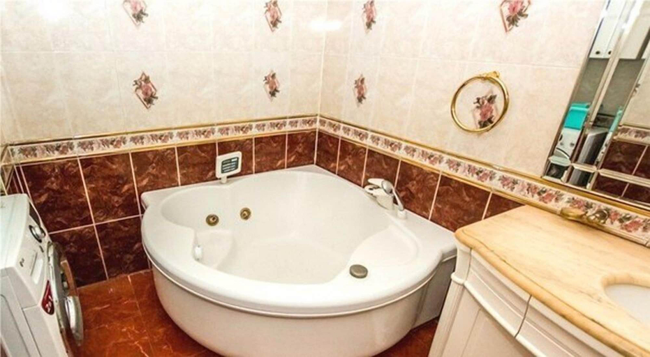 Bathroom 3, Lakshmi Dorogomilovskaya, Northern