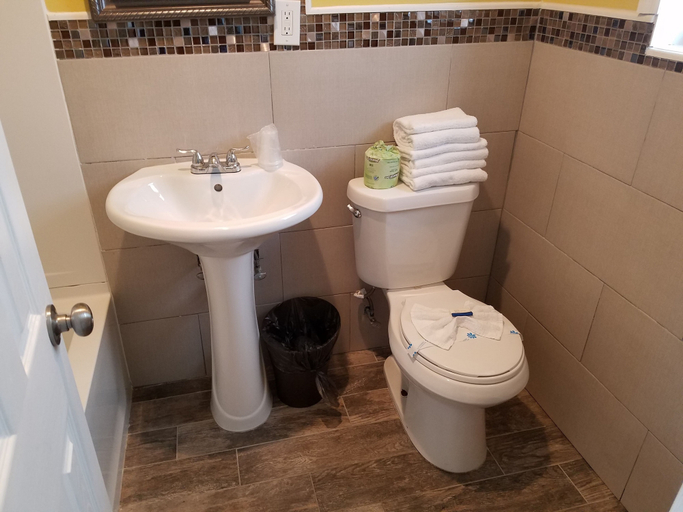 Bathroom 5, Beachside Resort, Cape May