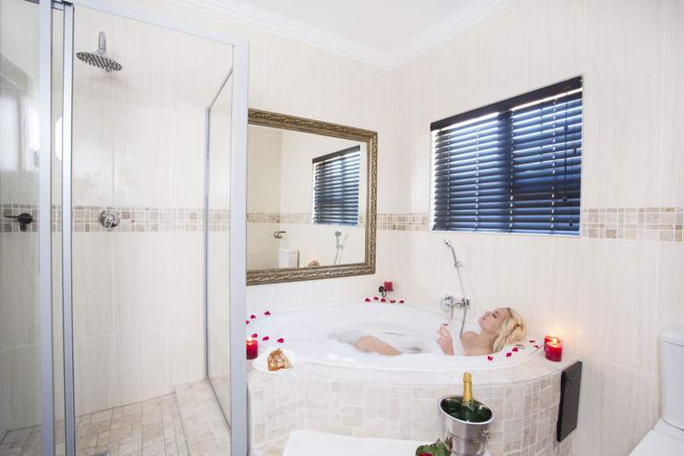 Bathroom 5, Eco Park Lodge, City of Tshwane