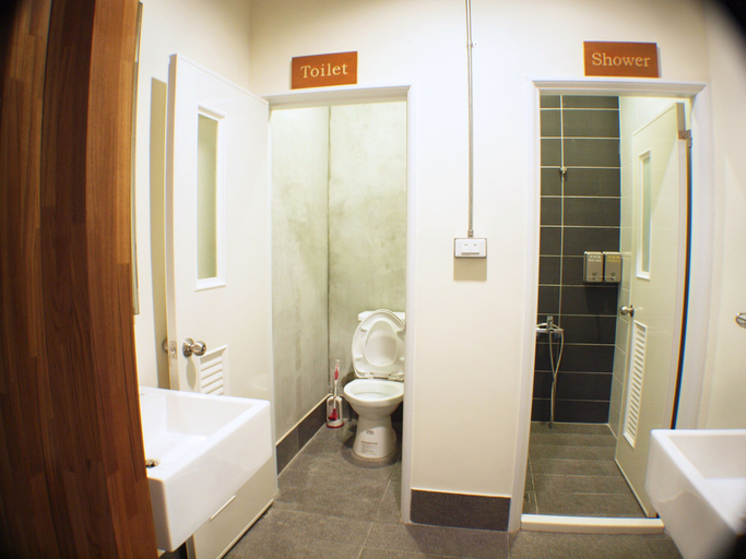 Bathroom 4, Knock Knock Hostel, Kaohsiung