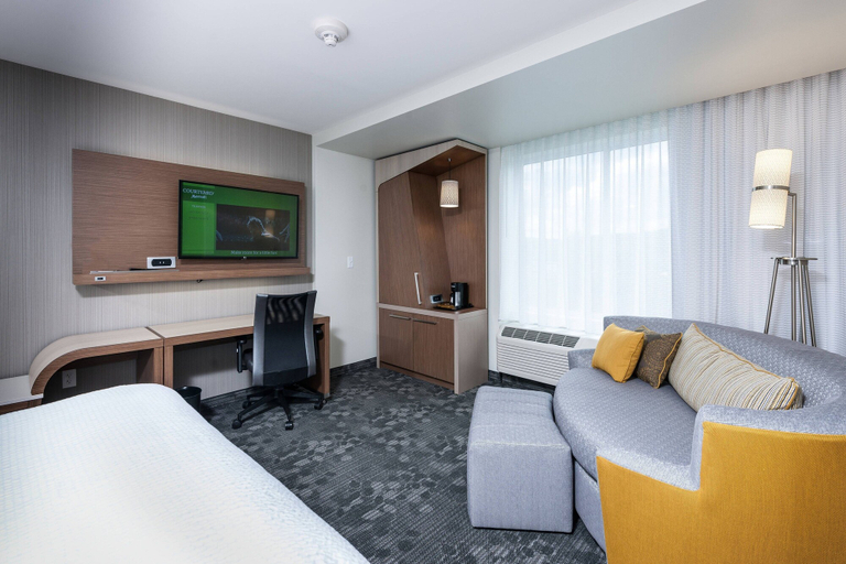 Bedroom 2, Courtyard by Marriott Boston Littleton, Middlesex