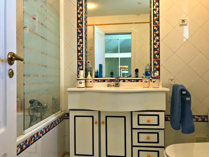 Bathroom 5, Borda d'Água, Praia da Oura, Albufeira