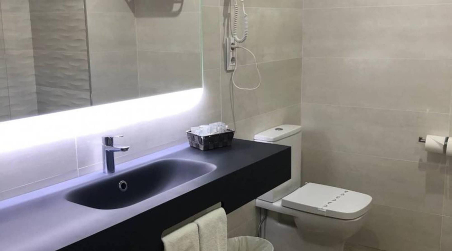 Bathroom 4, Hotel Marqués de Santillana, Cantabria