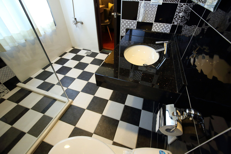Bathroom 4, Hualien Zhikaxuan B&B, Hualien
