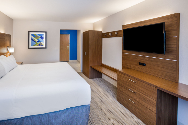 Bedroom 5, Holiday Inn Express WISCONSIN DELLS, Sauk