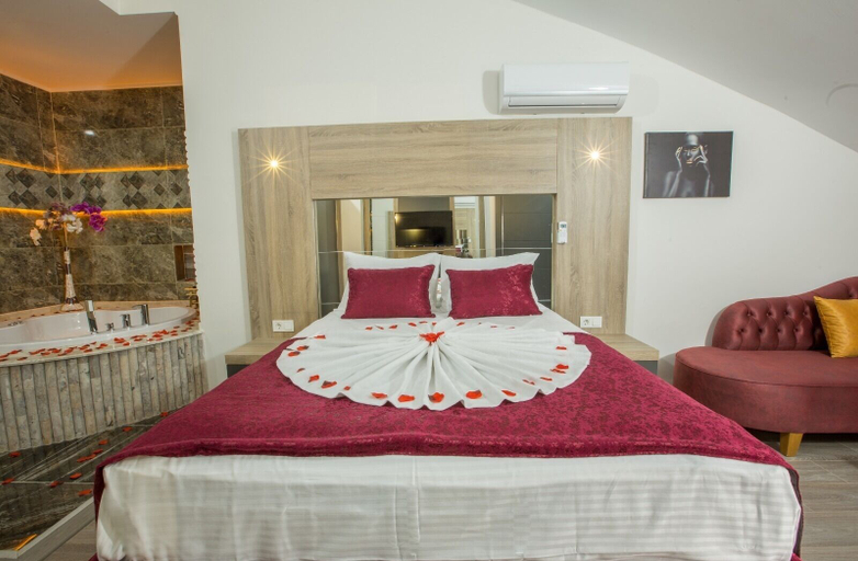 Bedroom 2, Elanis Suites, Antalya