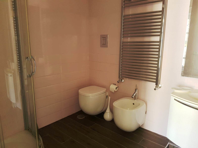 Bathroom 5, Zelzar Salerno Centro, Salerno