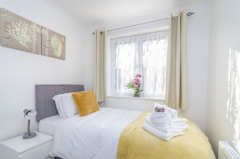 Bedroom 2, Shirley House, Kent