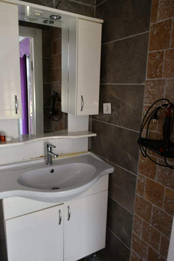 Bathroom 5, Castle Nolana Hotel & Horse Club, Şile