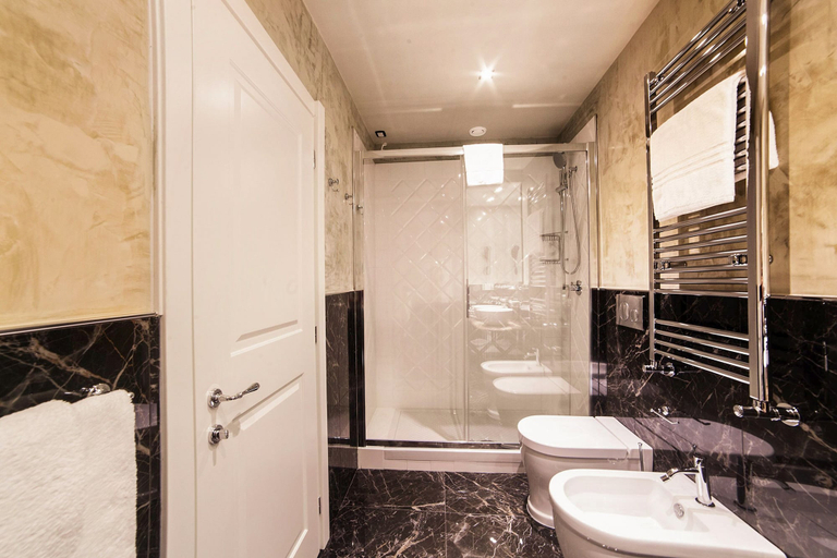 Bathroom 5, Boutique Hotel Hugo, Florence
