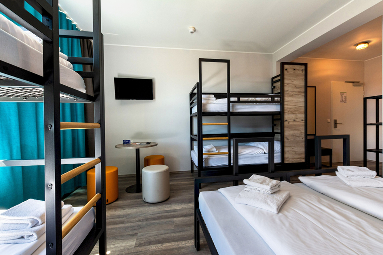 Bedroom 4, a&o München Laim - Hostel, München