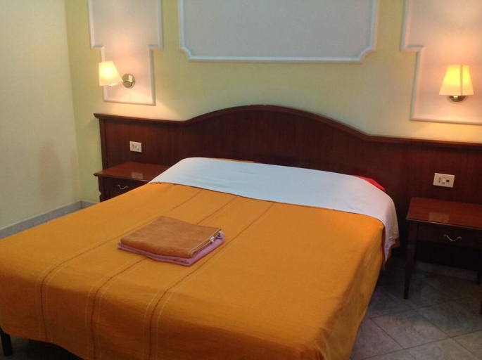 Bedroom 4, Vittoria & Botel Inn, Rome