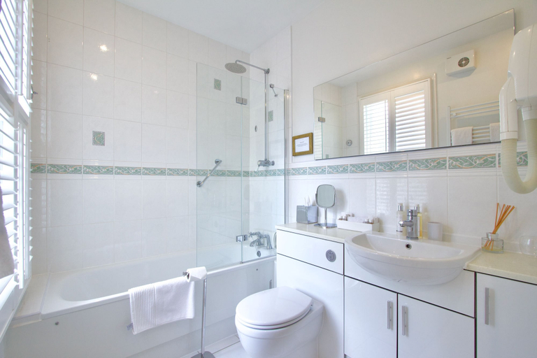 Bathroom 4, Chestnuts House, Bath and North East Somerset