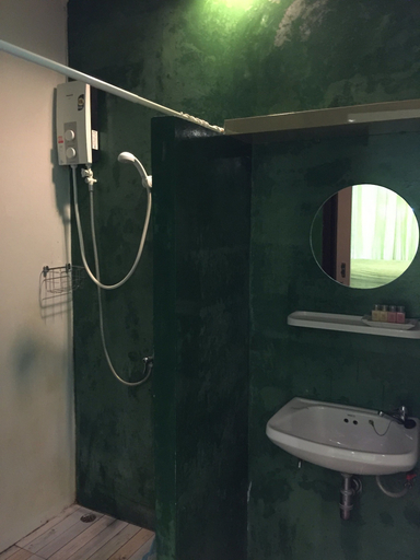 Bathroom 4, Baan Phor Bangkontee, Damnoen Saduak