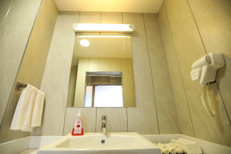 Bathroom 4, Bidwood Suite Hotel, Westlands