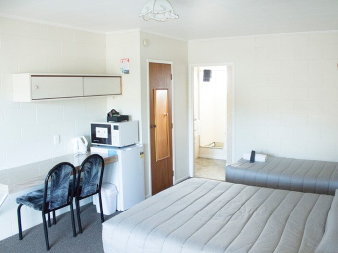 Bedroom 3, Alpine Motel, Waitaki