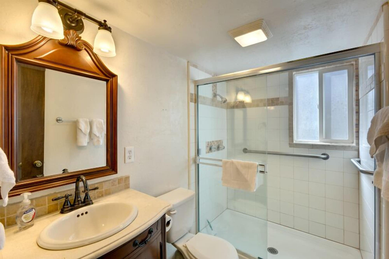Bathroom, 2275 Silver Tip, El Dorado