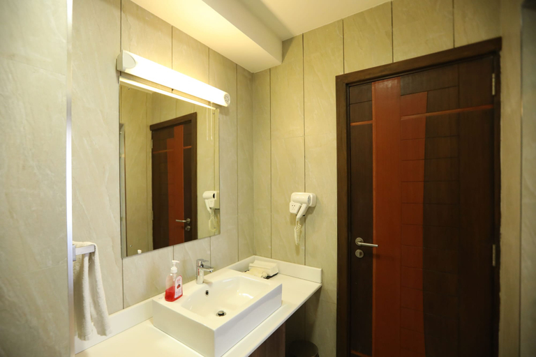 Bathroom 5, Bidwood Suite Hotel, Westlands