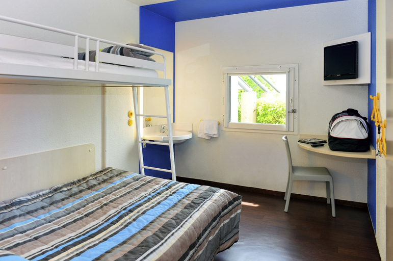 Bedroom 2, hotelF1 Evreux Sud, Eure