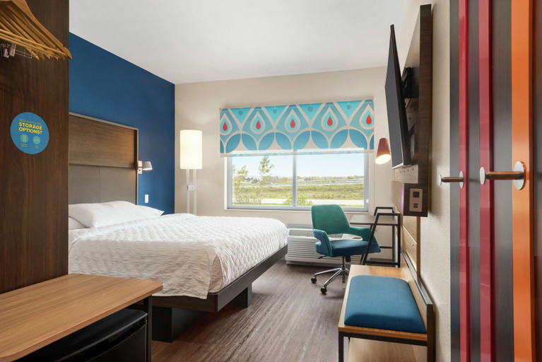 Bedroom 3, Tru By Hilton Milwaukee Brookfield, Waukesha