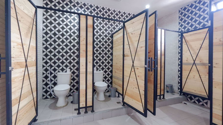 Bathroom 5, Fello Bnb Hostel Kuta - Adults Only, Badung