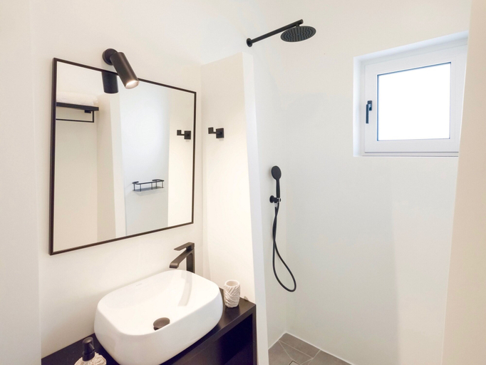 Bathroom, Paradiso III, Crete