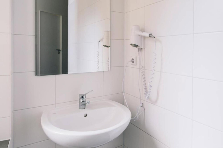 Bathroom 5, St Christopher's Berlin Alexanderplatz - Hostel, Berlin