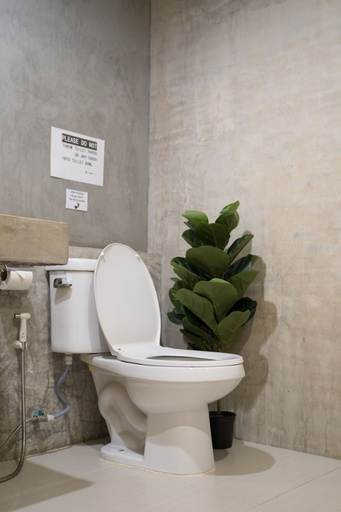 Bathroom 5, HQ hostel Silom, Bang Rak