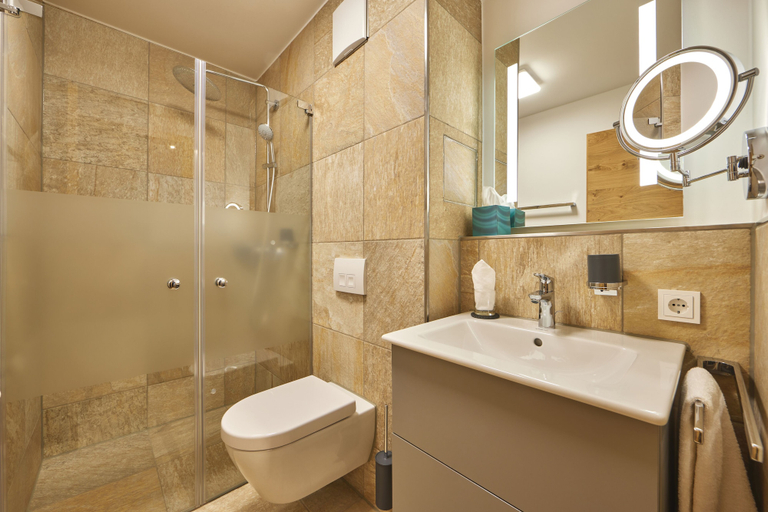 Bathroom 5, Bader Suites, Garmisch-Partenkirchen