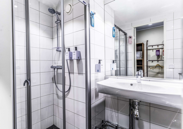 Bathroom 18