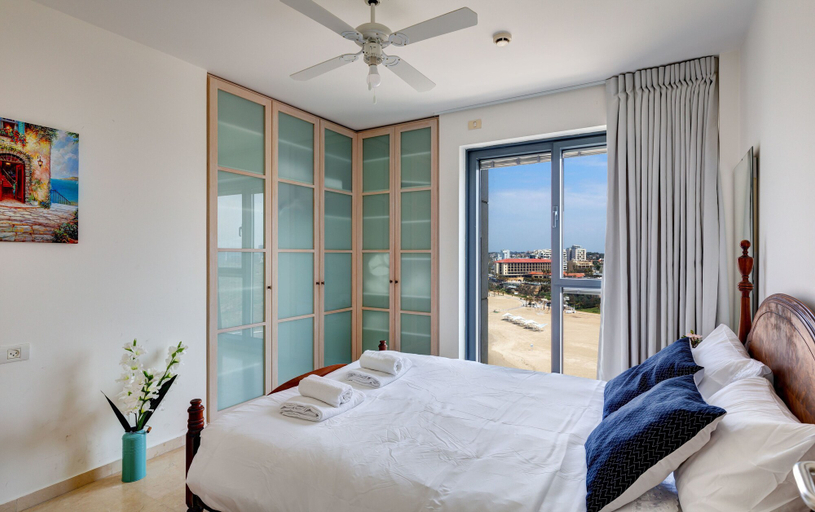 Bedroom 2, Beach Front Stylish Hugh 2DBR