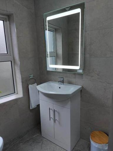 Bathroom 4, 4 Eyre Square Lane