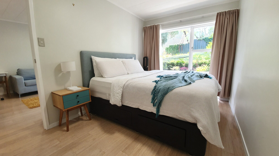 Bedroom 3, Herne Bay Gem Near Beach - Carpark, Waitakere