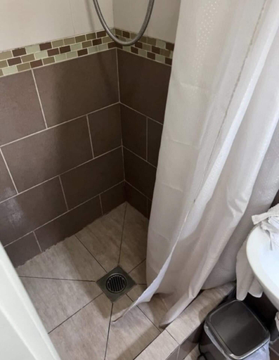 Bathroom 3, Inviting 1-bed Apartment in Ilford, London