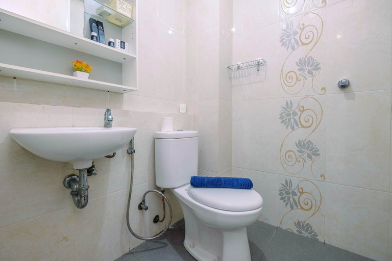Bathroom 3, Modern and Comfort Stay @ Studio Pakubuwono Terrace Apartment, Jakarta Selatan