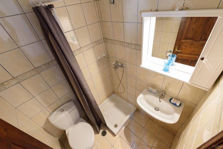 Bathroom 3, Astraea, Attica