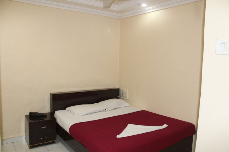 Bedroom 4, Hotel Sea Sands, Mumbai Suburban