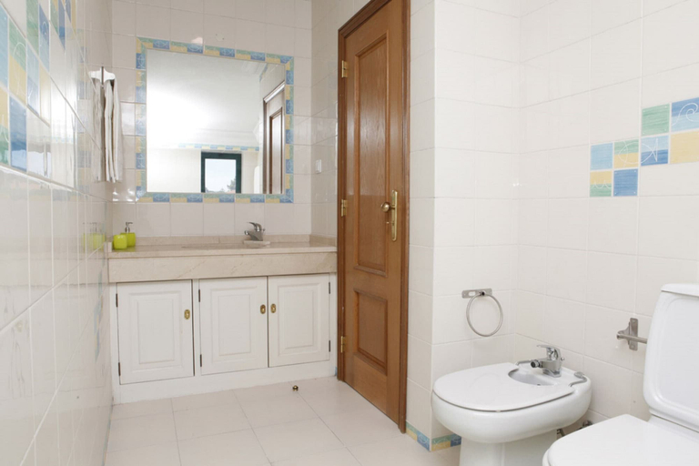 Bathroom 4, Wondrous Terrace Apartment in Cascais, Cascais