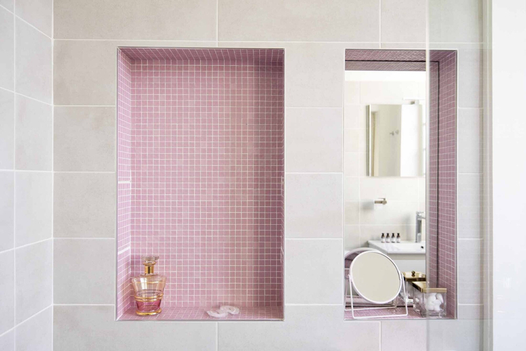 Bathroom 5, Quand la Ville Dort, Lot-et-Garonne