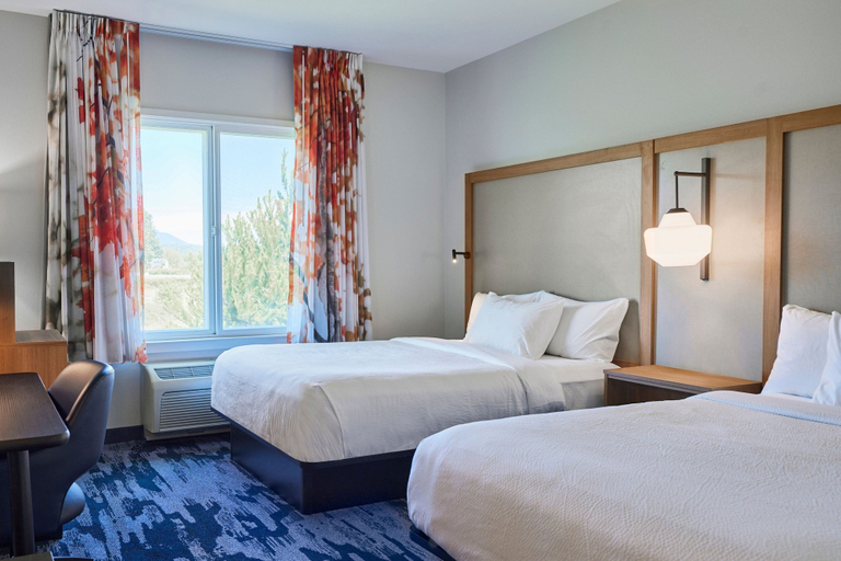 Bedroom 2, Fairfield Inn & Suites by Marriott Burlington, Skagit
