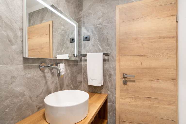 Bathroom 4, Apartments Capraria, Koper