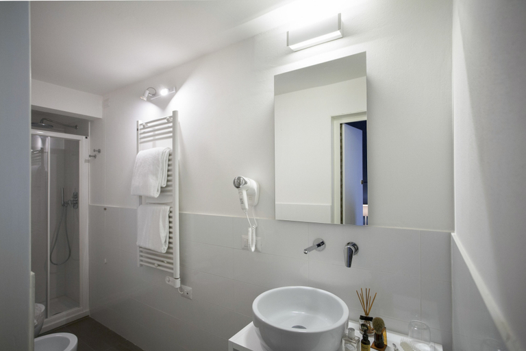 Bathroom 4, Hotel Il Sole, Florence