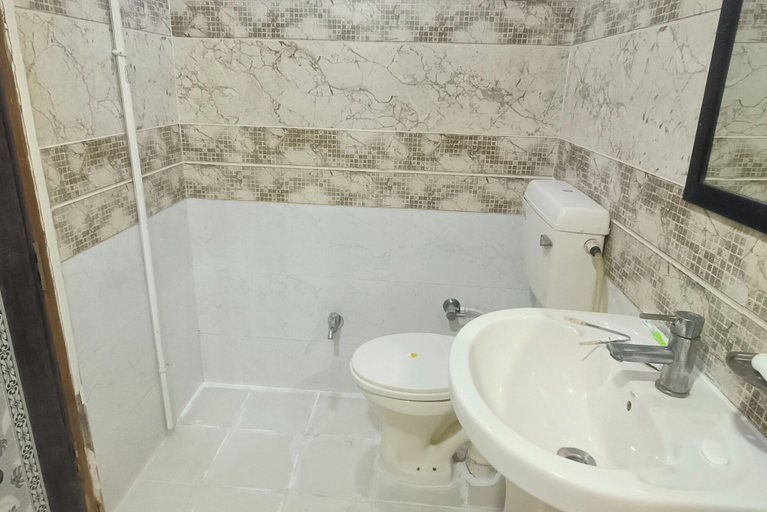Bathroom 5, Hotel Jigyasa Palace By Mayda Hospitality Pvt. Ltd., Agra