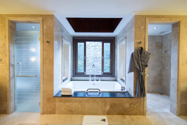 Bathroom 5, Robinson Khaolak, Takua Pa