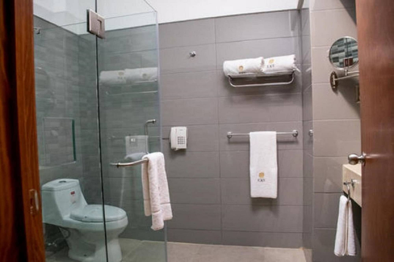 Bathroom 4, Hotel Ecce Inn & Spa, Silao