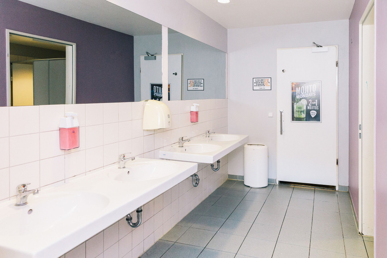 Bathroom 5, St Christopher's Berlin Alexanderplatz - Hostel, Berlin